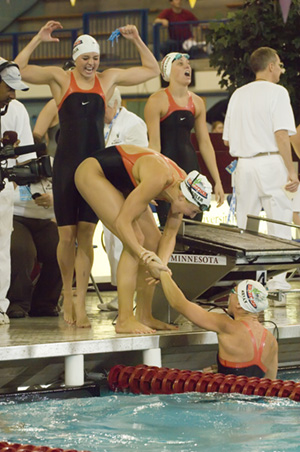 Arizona wins 200 Medley Relay