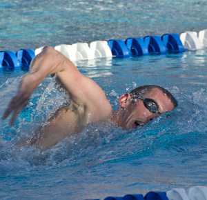 2010PANPACS Ryan Cochrane wins the 1500 meter freestyle at the 2010 Pan Pacific Championships.