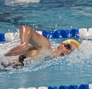 2010PANPACS Melissa Gorman wins the 1500 meter freestyle at the 2010 Pan Pacific Championships.