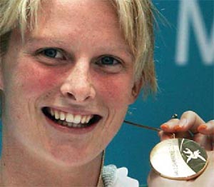 Leisel Jones won World/Pacific Rim Female Swimmer of the Year honors from Swimming World Magazine.