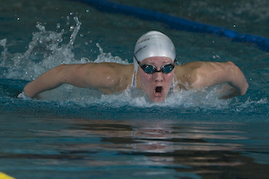 Jemma Lowe wins 200 Fly at 2007 Namesnik G.P.