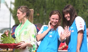 Ekaterina Seliverstova (center), Larisa Ilchenko (right)