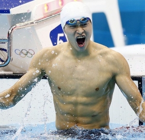Sun Yang celebrates after winning the men's 400m freestyle finals during the 2012 London Olympic Games at Aquatics Centre
