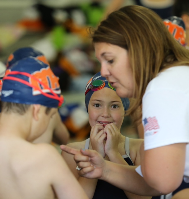 nadar-mac-grupo-de-crianças-treinador
