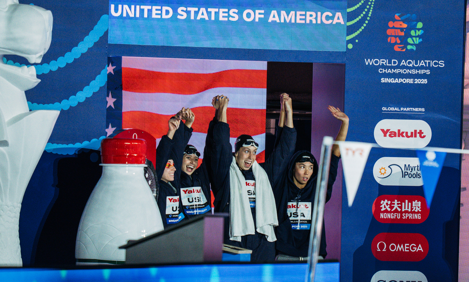 Regan Smith, Kate Douglass, Gretchen Walsh, Torri Huske prima della 4x100 mista