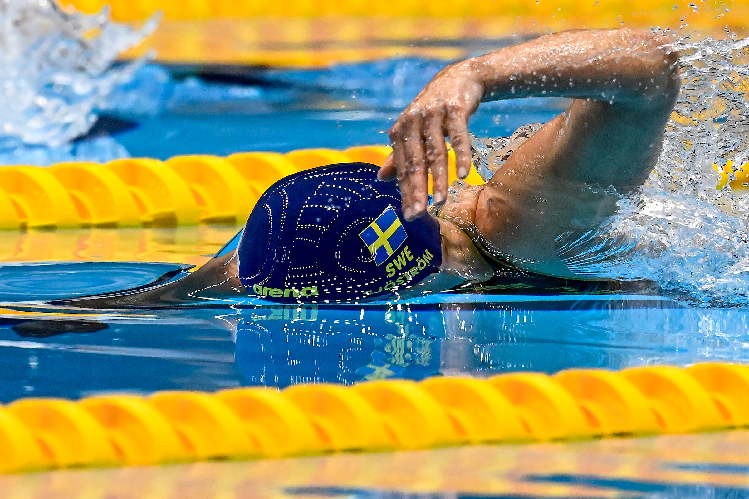 Sarah Sjöström, da Suécia, compete na semifinal dos 50m livres femininos durante o 20º Campeonato Mundial de Esportes Aquáticos no Marine Messe Hall A em Fukuoka (Japão), 29 de julho de 2023. Sarah Sjöström ficou em primeiro lugar com um novo recorde mundial.