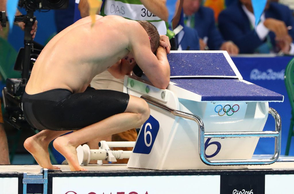 ryan-murphy-exhausted-tired-lean-on-block-200-backstroke-rio