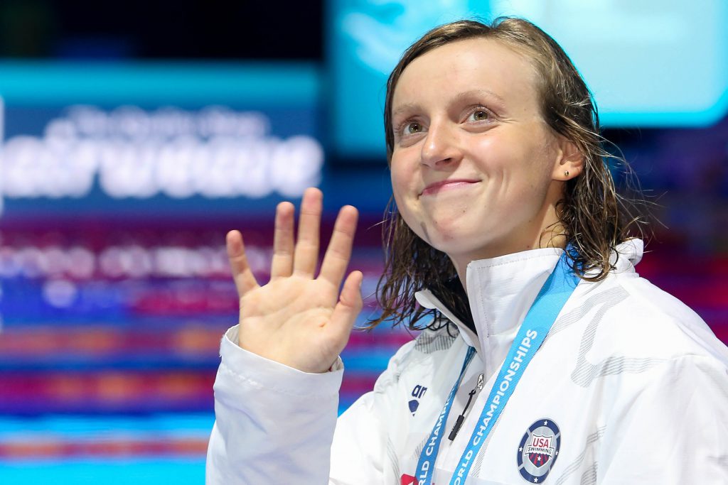 katie-ledecky-usa-smile-wave-medal-2017-world-champs
