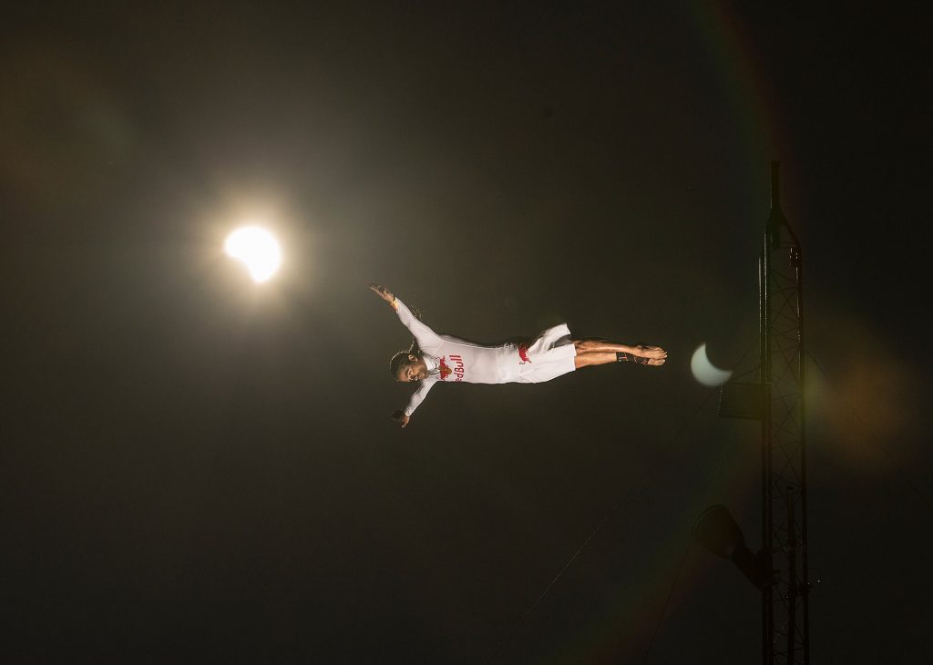 orlando-duque-cliff-diving-solar-eclipse