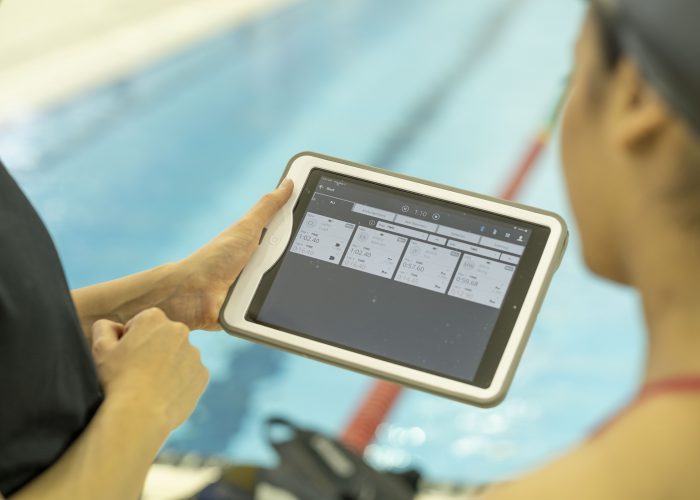 Swimming Technology TritonWear 2 tablet screen