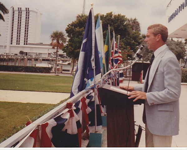 Bob_Duenkel_Hall_of_Fame_Podium