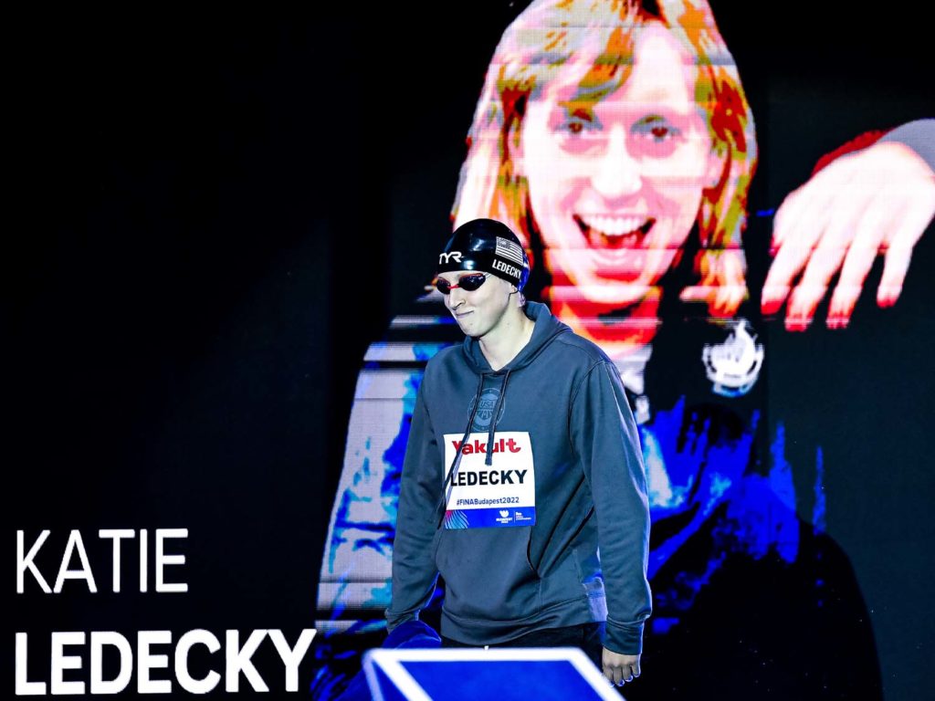katie-ledecky-1500-free-walkout-2022-world-championships-budapest