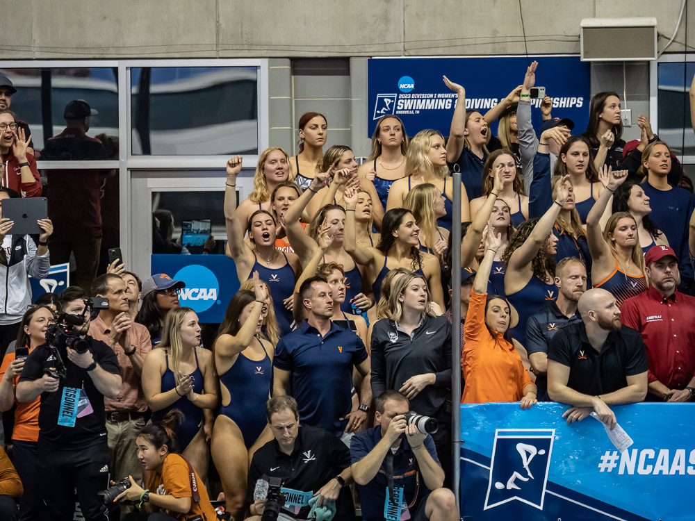 virginia-cheering-