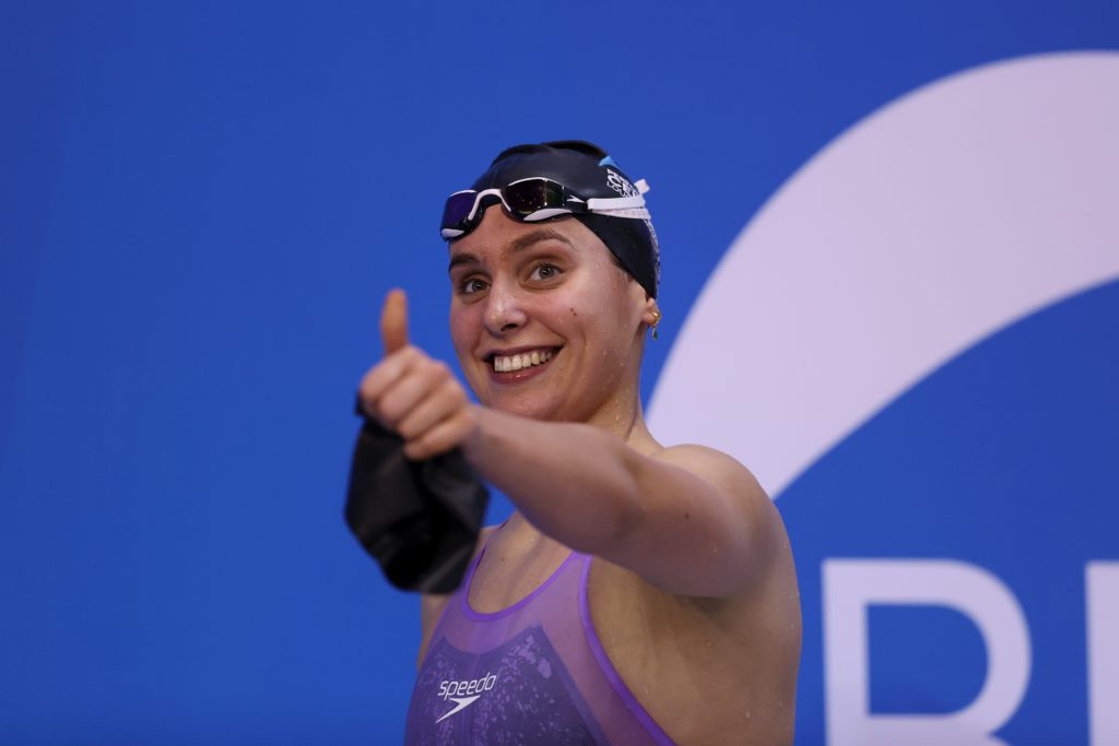Freya Colbert thumbs up 400m IM [MorganHarlowBritishSwimming]