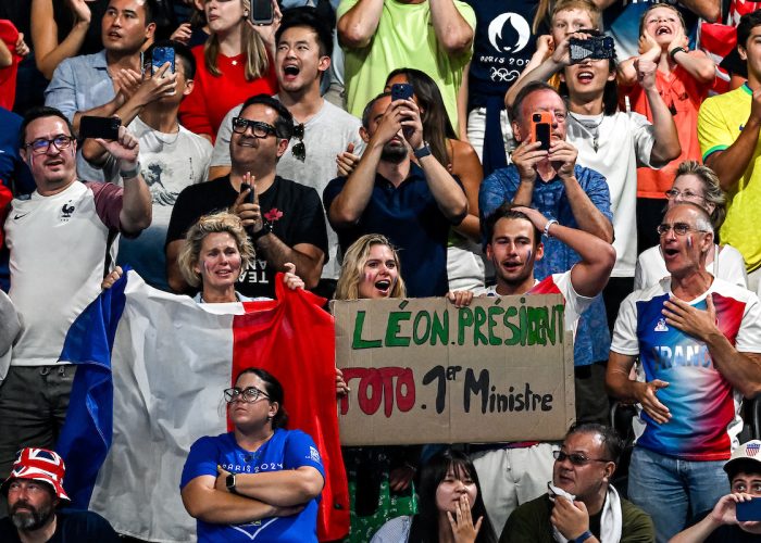 Leon Marchand - Fans