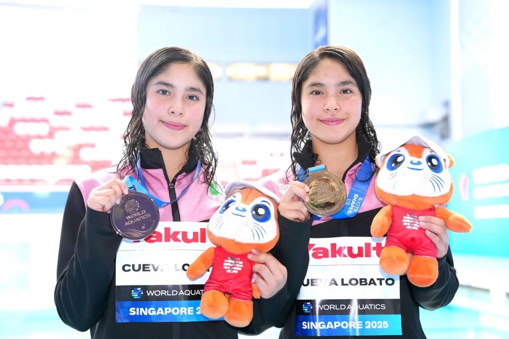 Mia Cueva and Lia Cueva