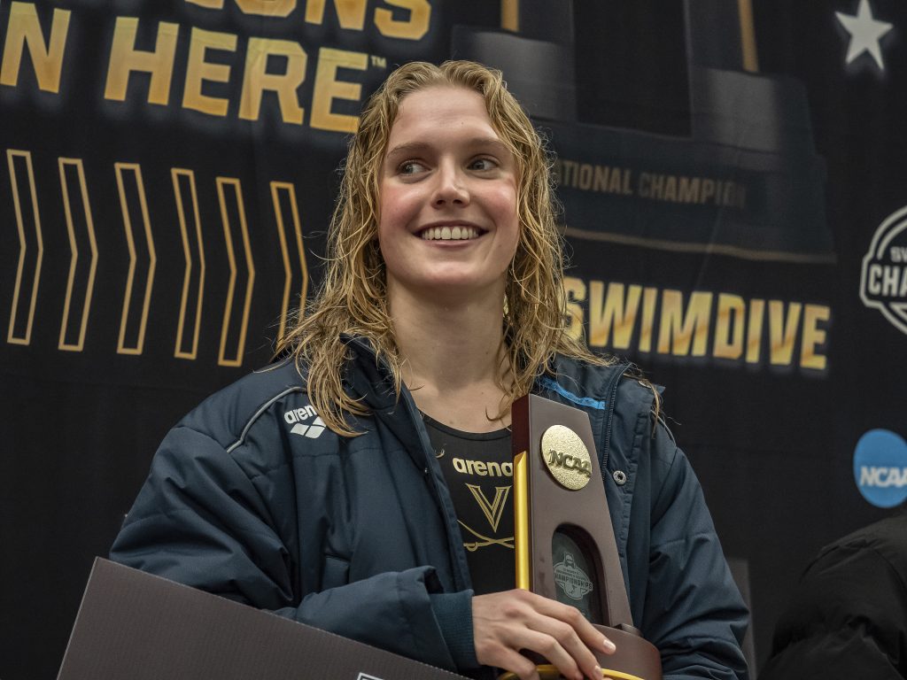 claire-curzan-ncaa